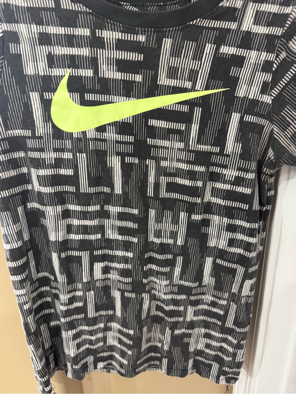 Nike Black Short-Sleeve Nike Tee Dry Fit Size Small  (CL-3)